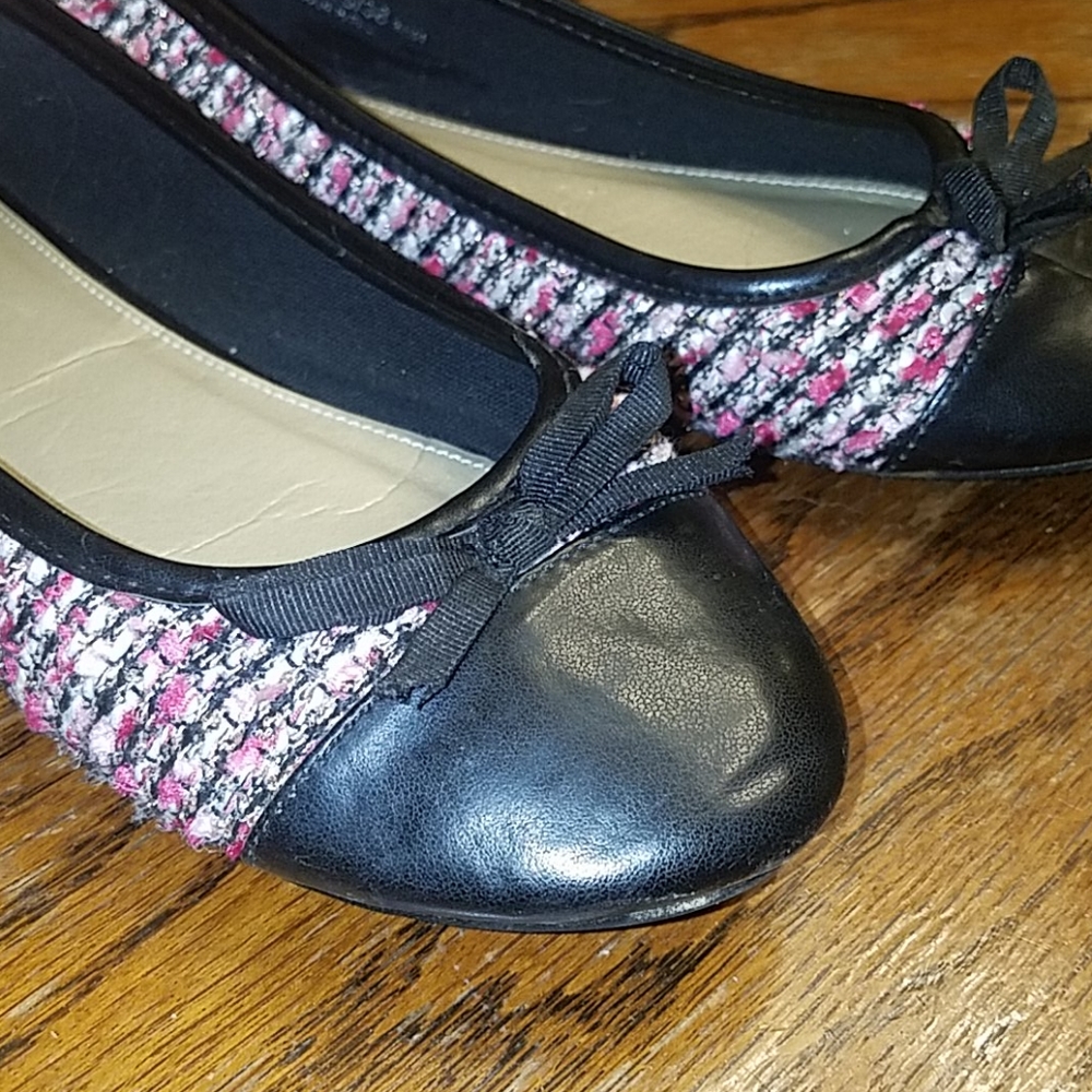 Laundry List Women's Adorable Pink Flats - Picture 3 of 7